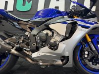 YAMAHA R1