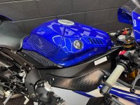 YAMAHA R1