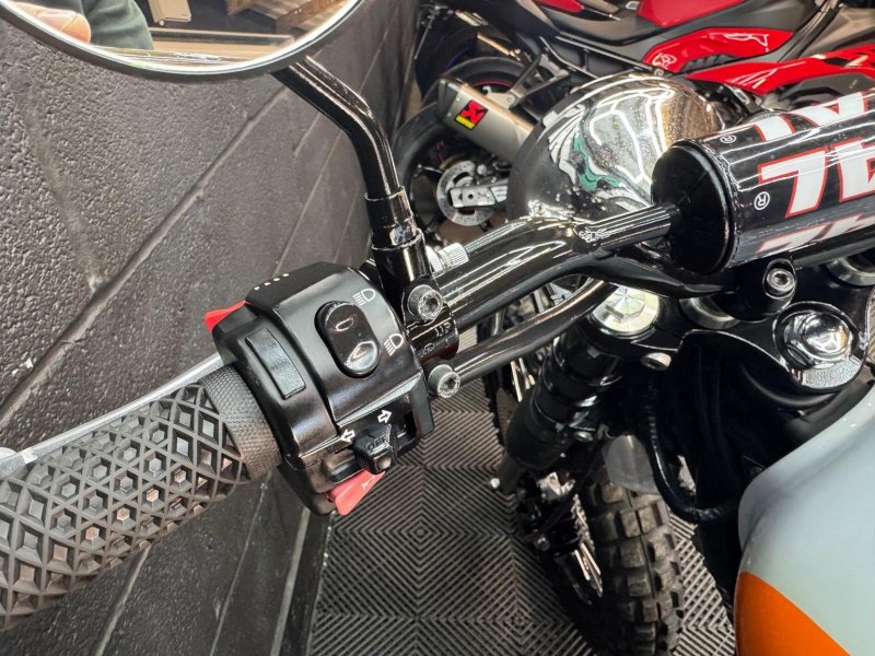 TRIUMPH Scrambler