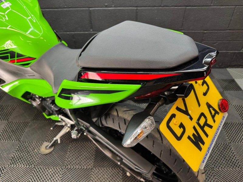 KAWASAKI Ninja 400