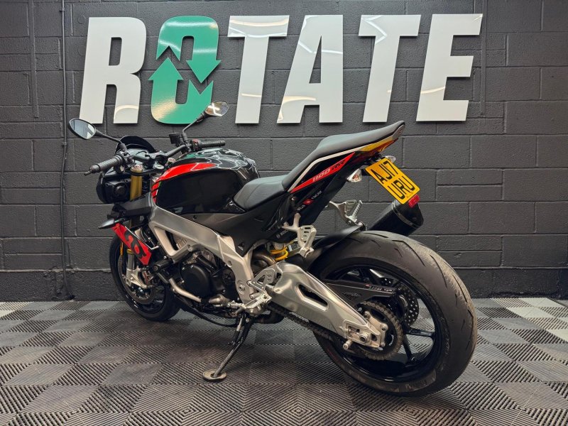 APRILIA Tuono 1100 V4