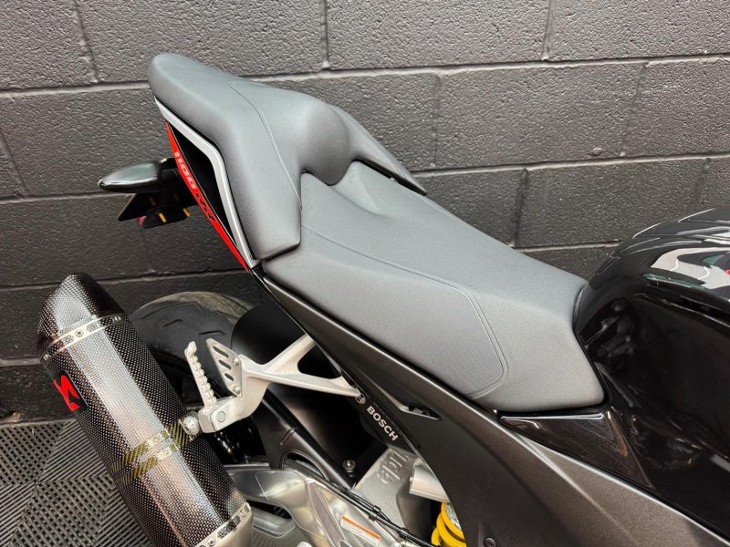 APRILIA Tuono 1100 V4