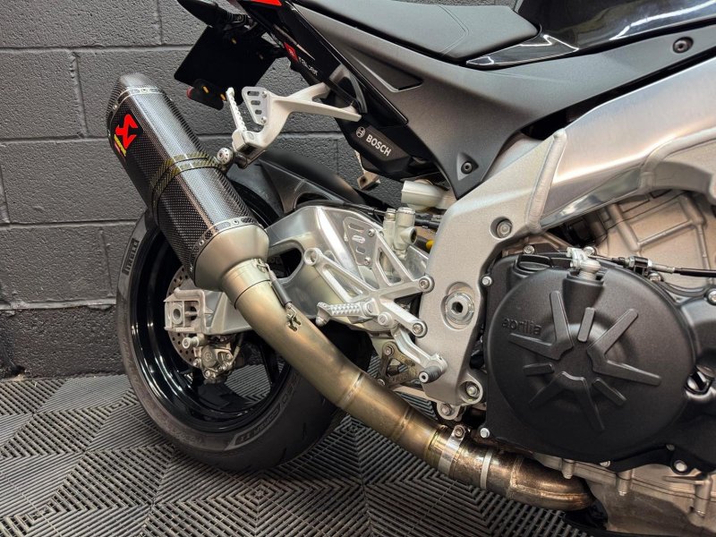 APRILIA Tuono 1100 V4