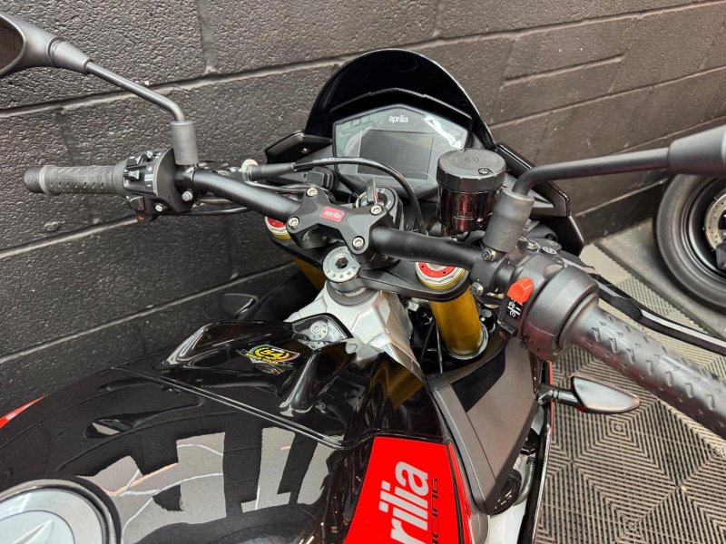 APRILIA Tuono 1100 V4
