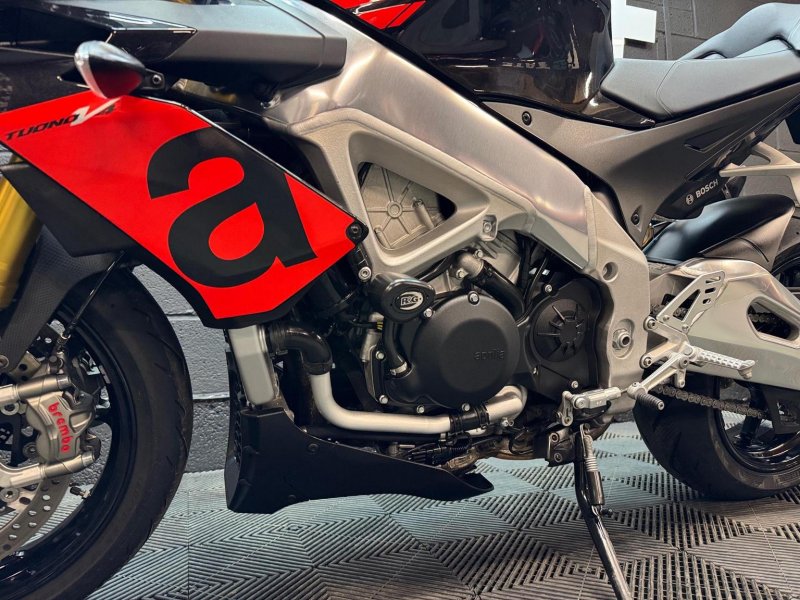 APRILIA Tuono 1100 V4