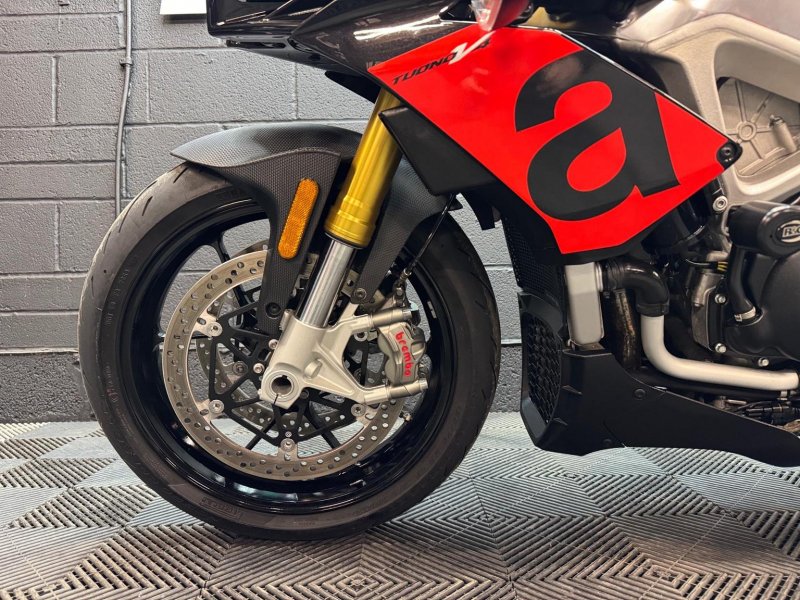 APRILIA Tuono 1100 V4