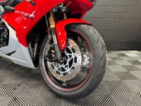 TRIUMPH DAYTONA 675