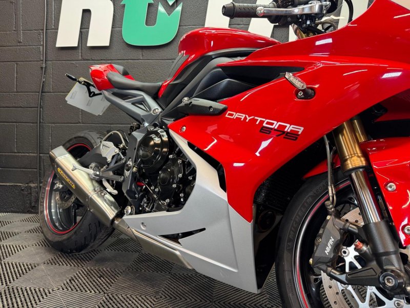 TRIUMPH DAYTONA 675