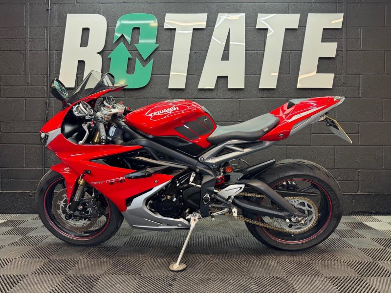 TRIUMPH DAYTONA 675