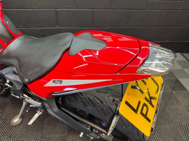 TRIUMPH DAYTONA 675