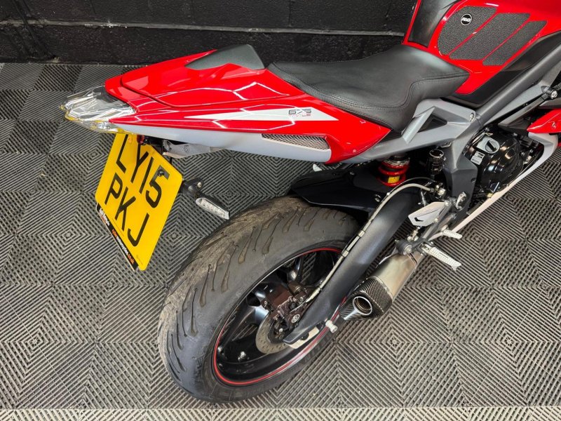 TRIUMPH DAYTONA 675
