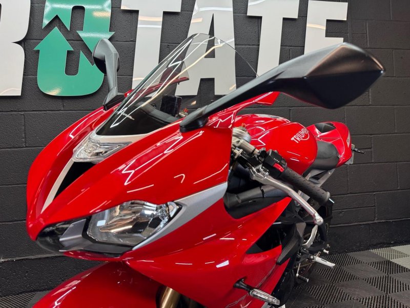 TRIUMPH DAYTONA 675