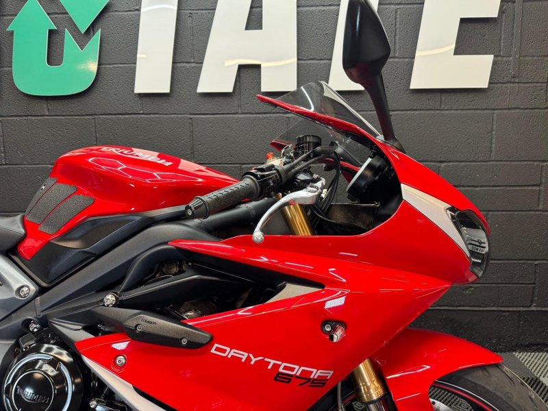 TRIUMPH DAYTONA 675