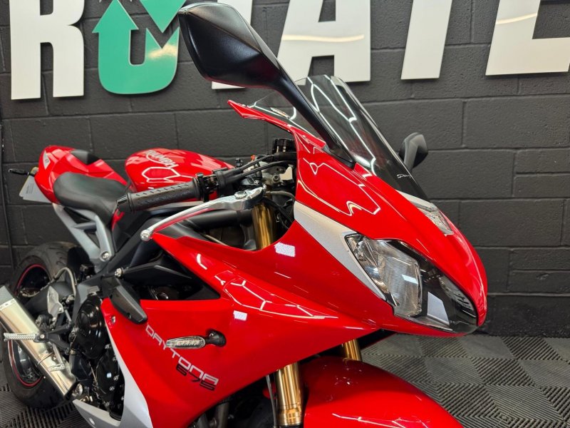 TRIUMPH DAYTONA 675