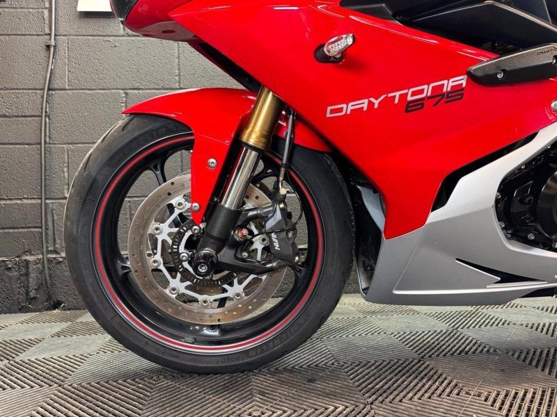 TRIUMPH DAYTONA 675