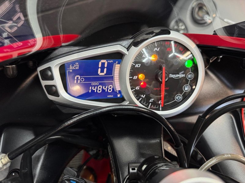 TRIUMPH DAYTONA 675
