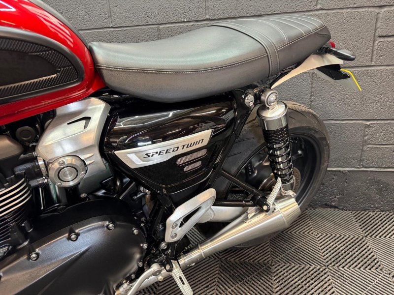 TRIUMPH SPEED TWIN