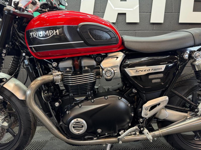TRIUMPH SPEED TWIN
