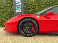 FERRARI 488