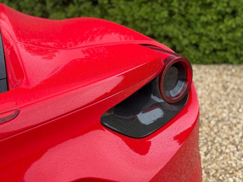 FERRARI 488