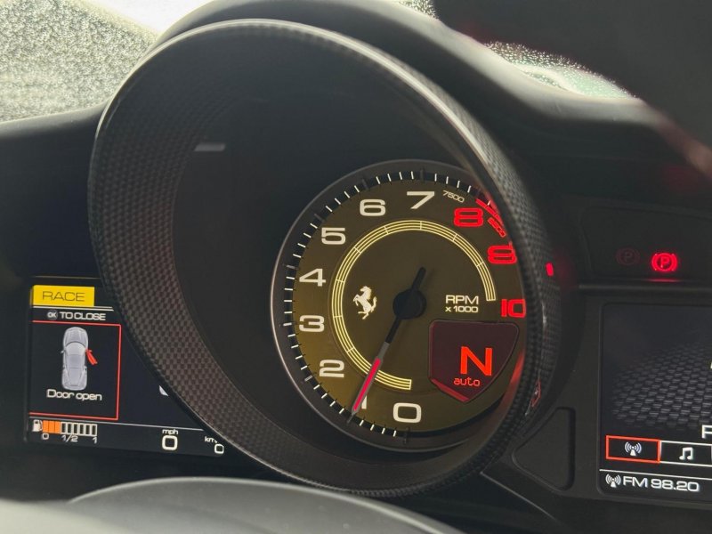 FERRARI 488