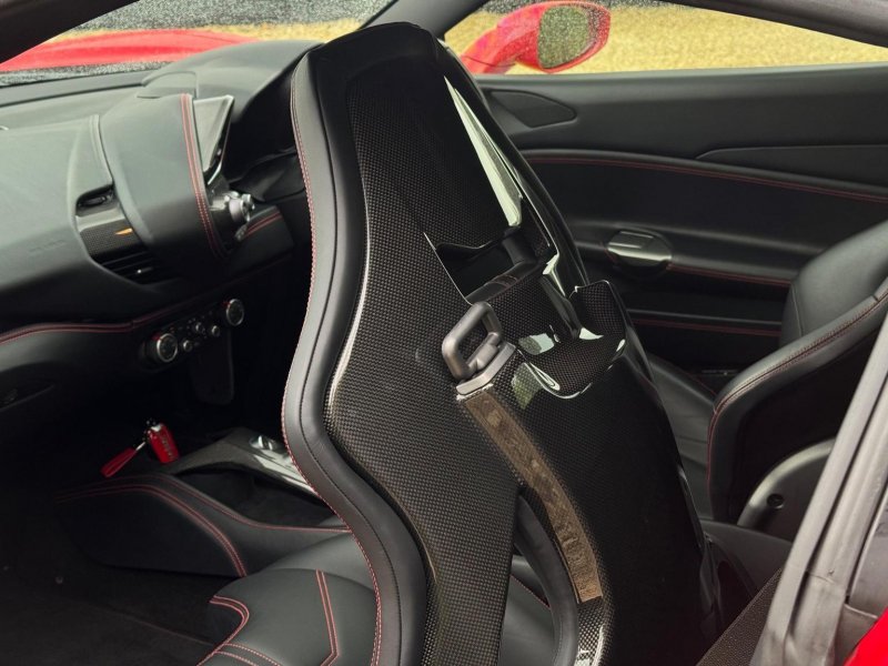 FERRARI 488