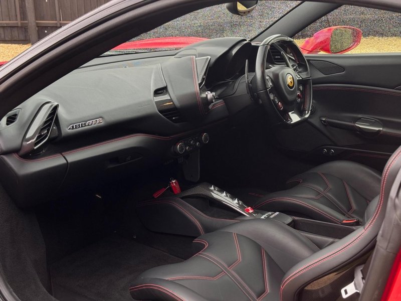 FERRARI 488