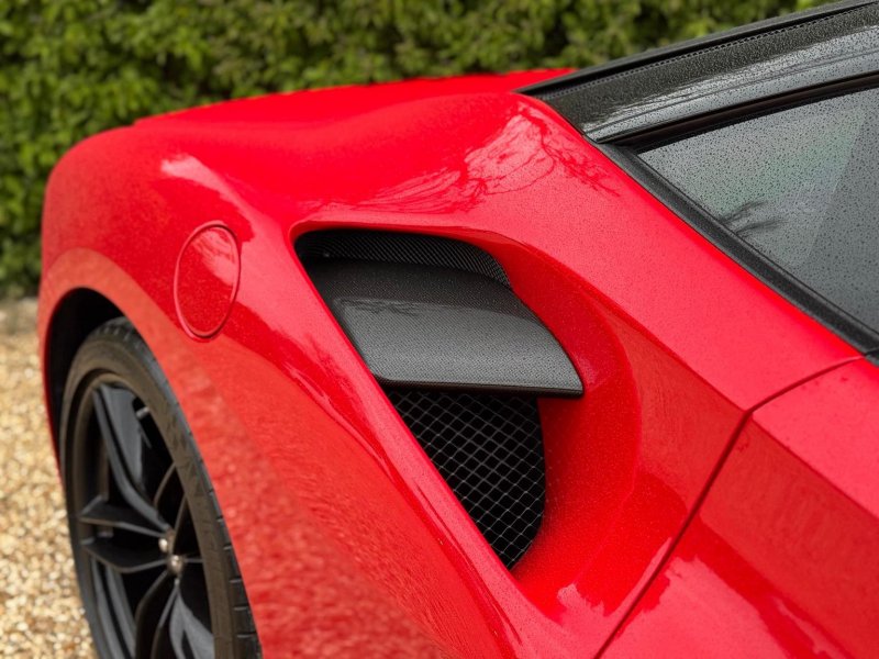 FERRARI 488