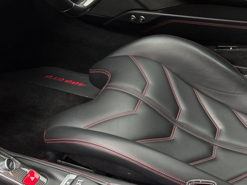 FERRARI 488
