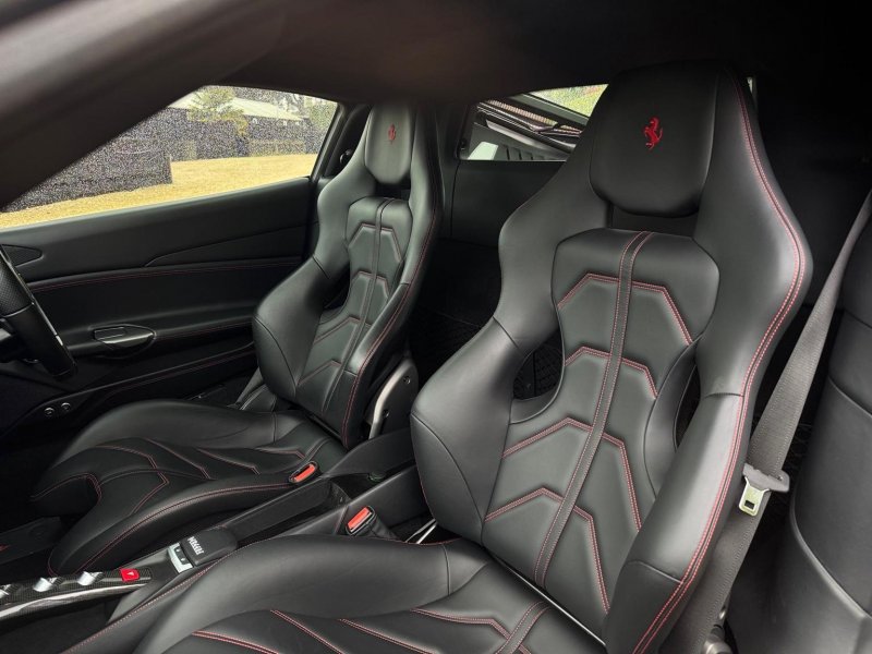 FERRARI 488