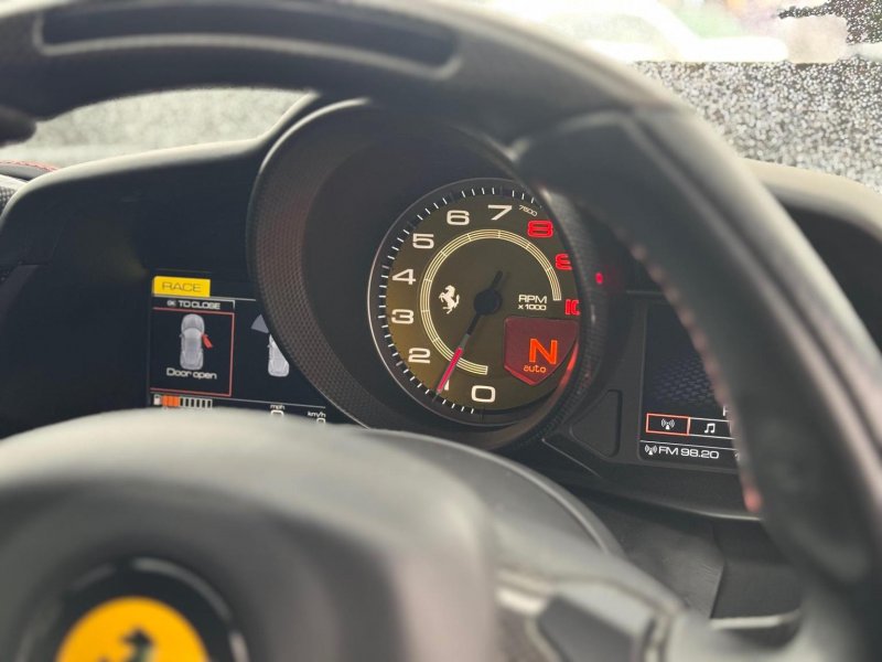 FERRARI 488