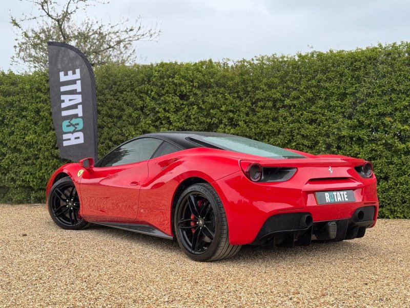 FERRARI 488