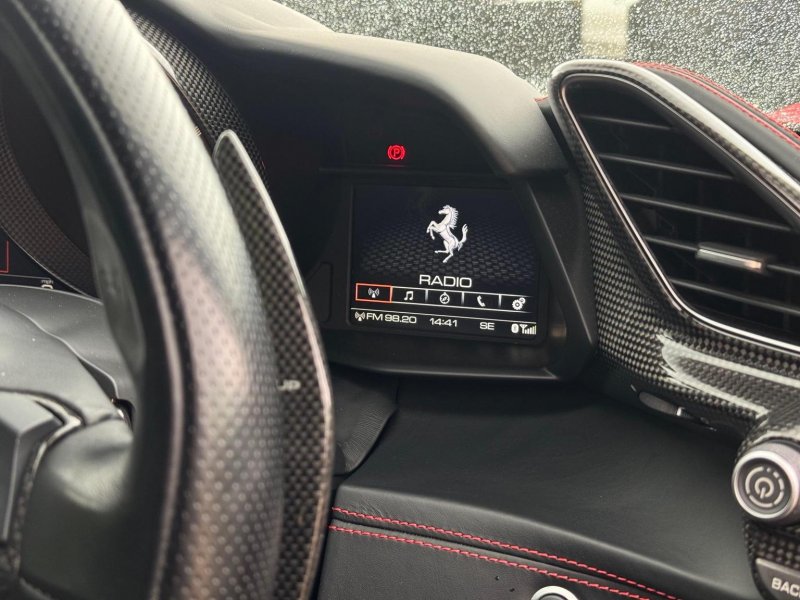 FERRARI 488