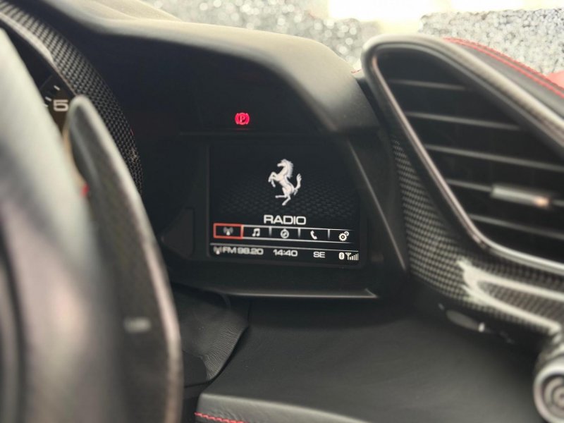 FERRARI 488