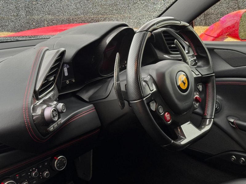 FERRARI 488