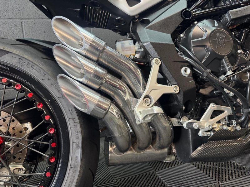 MV AGUSTA BRUTALE 800