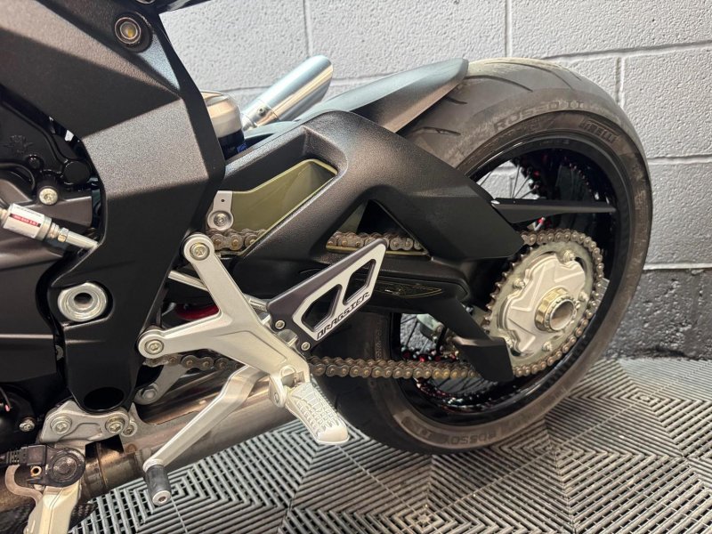 MV AGUSTA BRUTALE 800