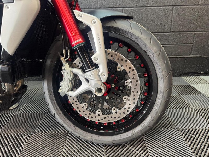 MV AGUSTA BRUTALE 800