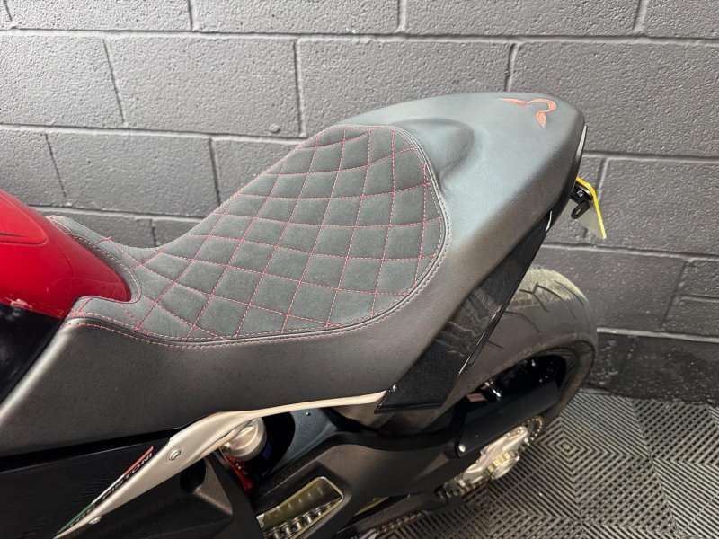 MV AGUSTA BRUTALE 800