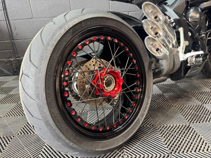 MV AGUSTA BRUTALE 800