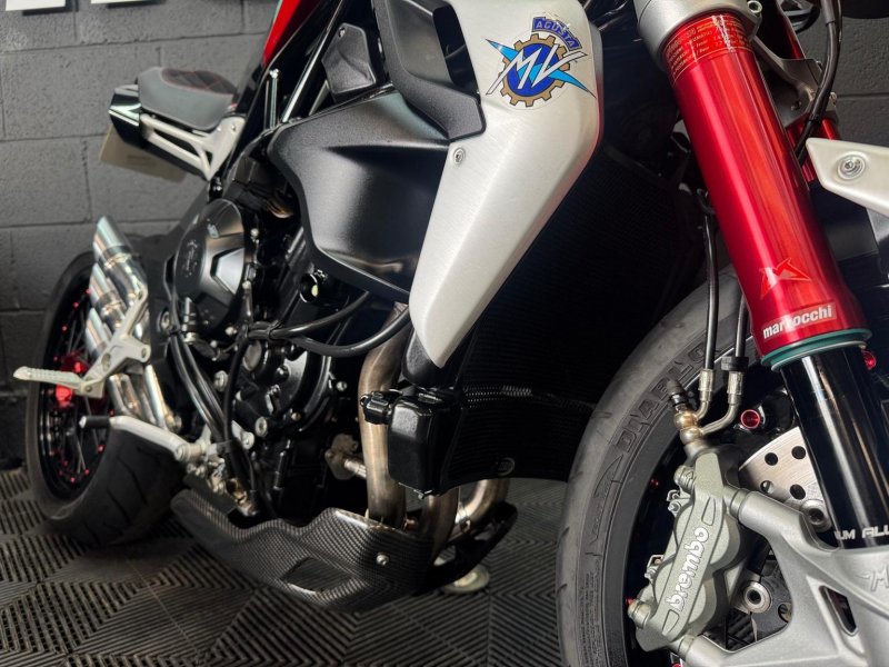 MV AGUSTA BRUTALE 800