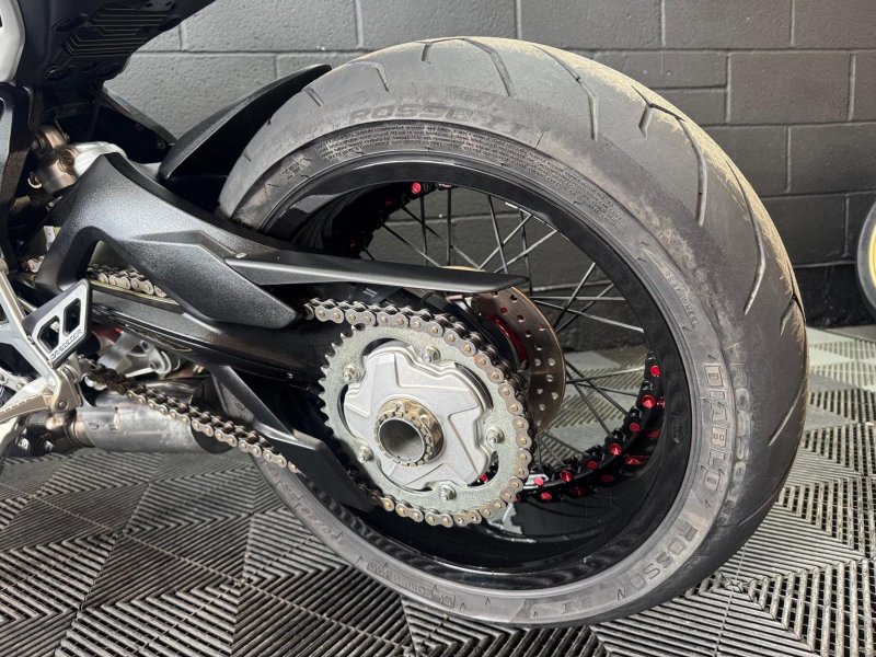 MV AGUSTA BRUTALE 800