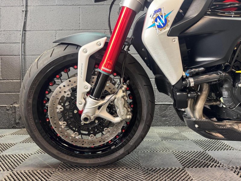 MV AGUSTA BRUTALE 800