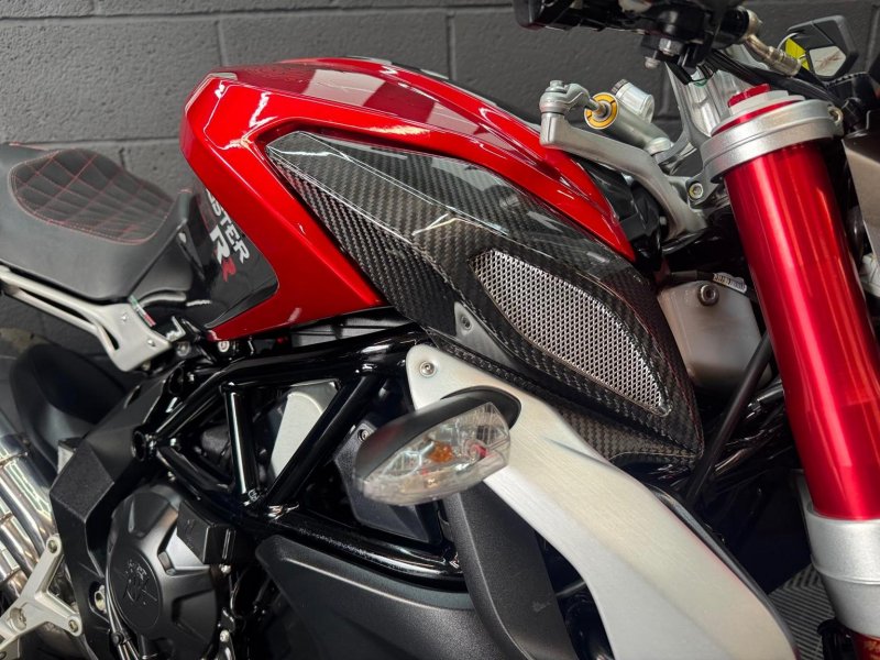 MV AGUSTA BRUTALE 800