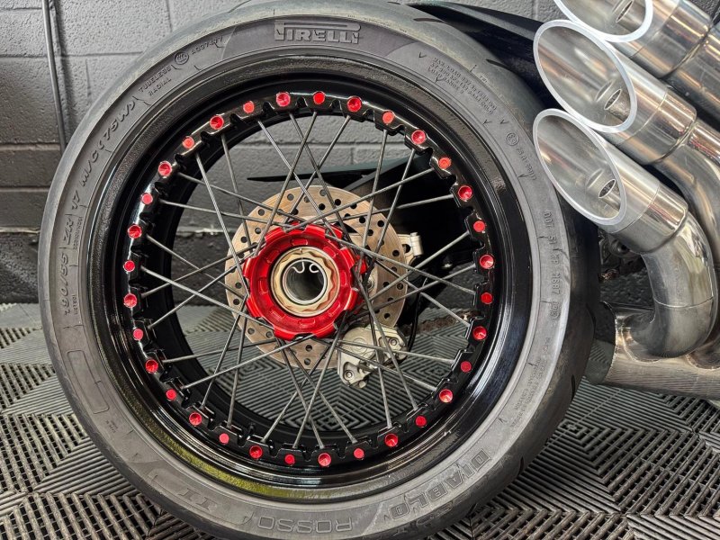 MV AGUSTA BRUTALE 800