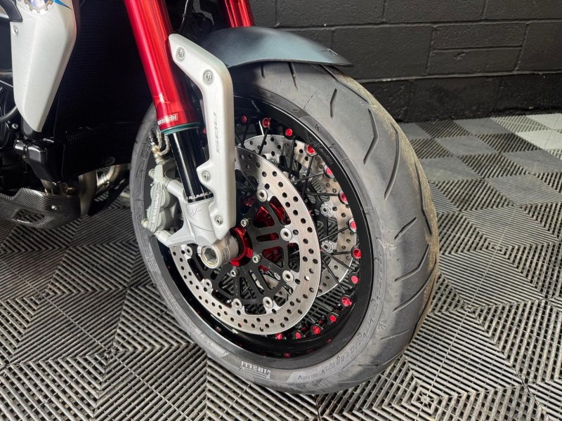 MV AGUSTA BRUTALE 800