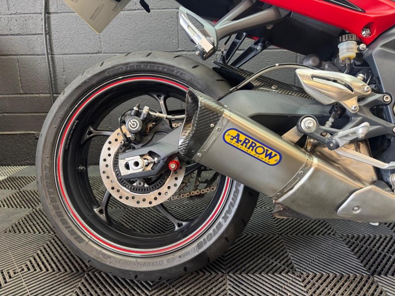 TRIUMPH STREET TRIPLE 675