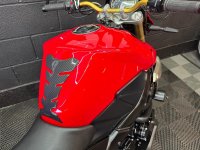 SUZUKI GSR750