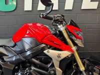 SUZUKI GSR750