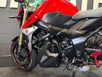 SUZUKI GSR750